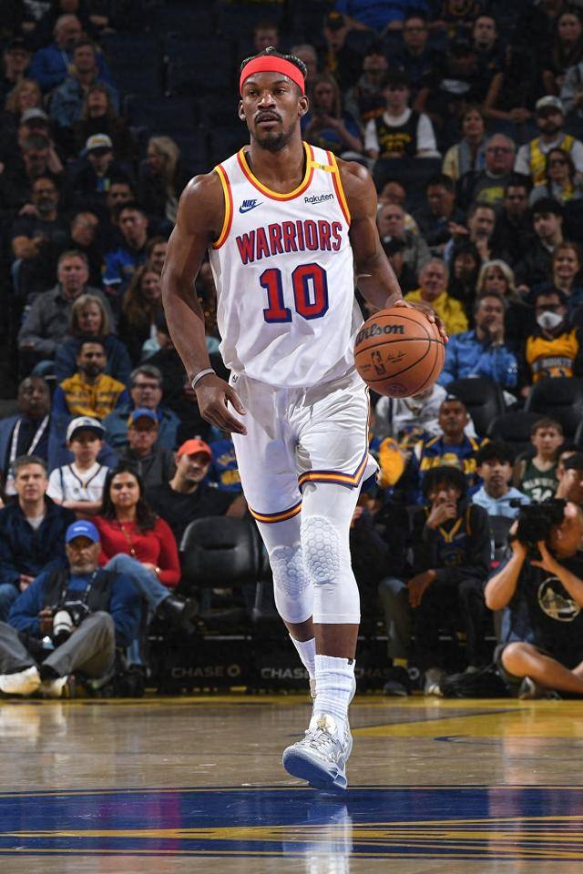 开云体育-巴特勒重返赛场，刷新纪录首场状态出色，老鹰观众沸腾！的简单介绍-开云体育