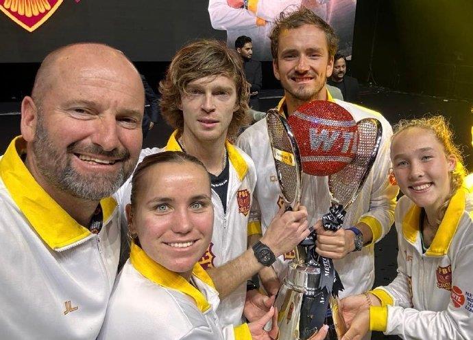 开云中国官方网站-科维托娃意外战胜老鹰，刷新纪录引爆全场！赛场气氛高涨-开云中国官方网站